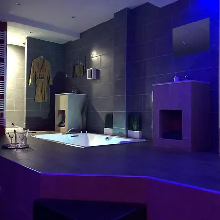 Chambre Avec Spa By Jordans Collection Dijon Room photo